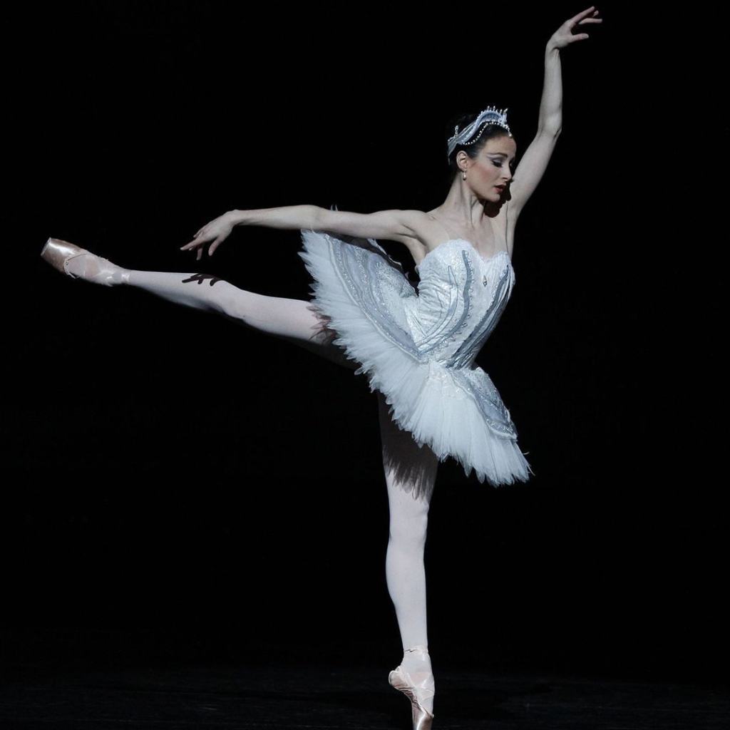 Красивая балерина