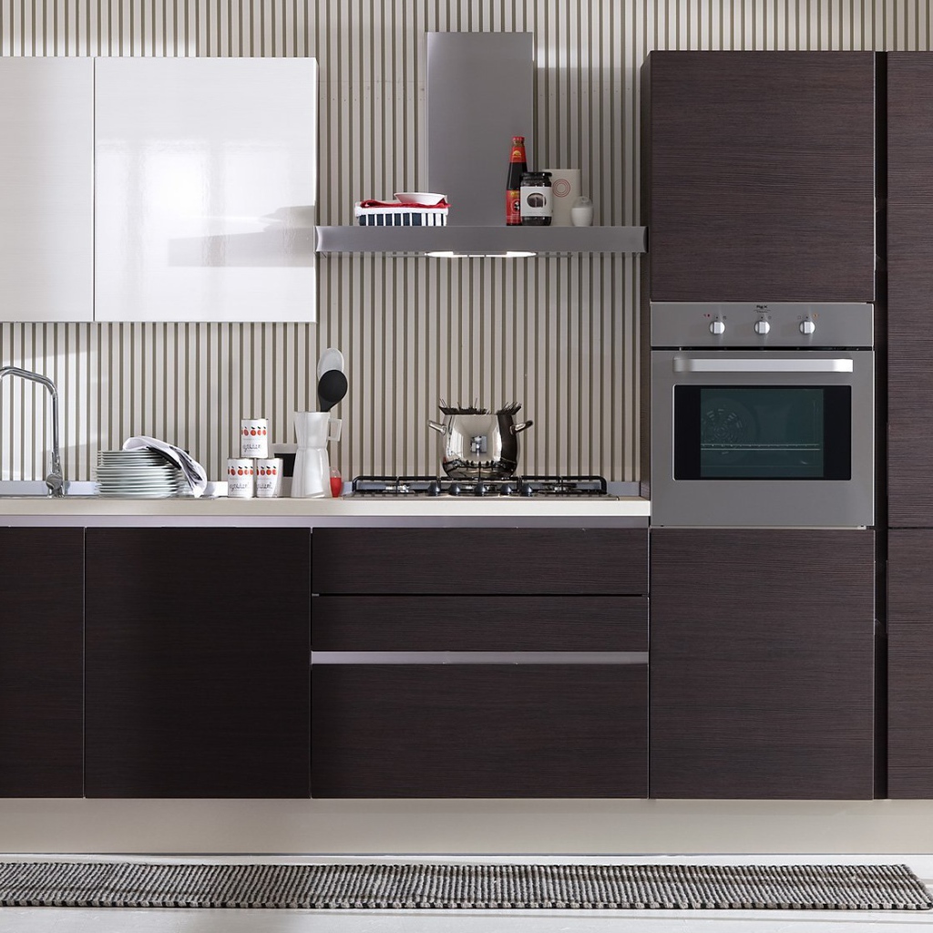 Красивая коричневая кухня