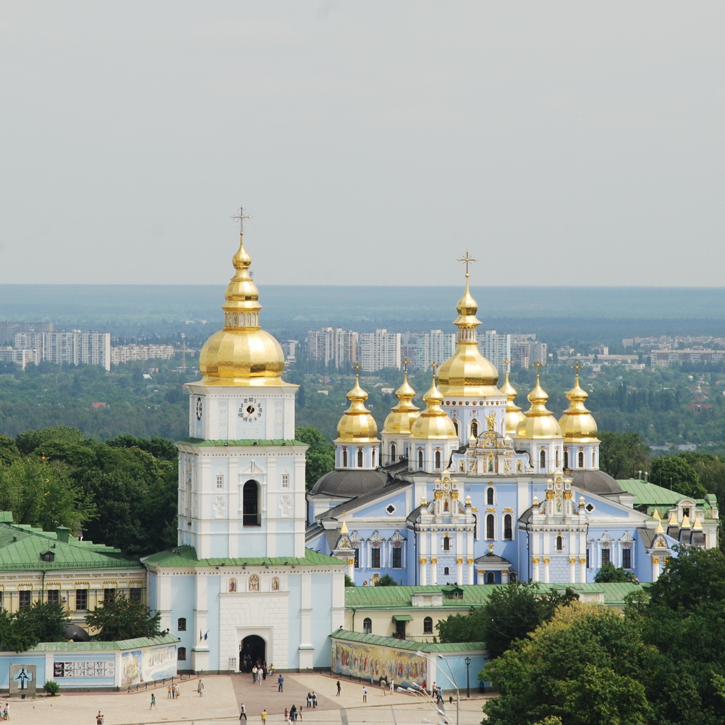 Красивый вид на Михайловский Cобор