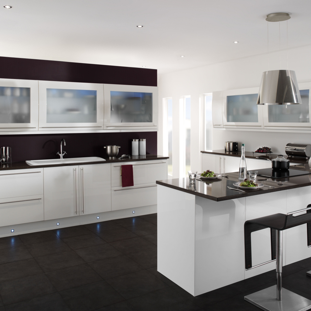 Черно белая мебель на кухне