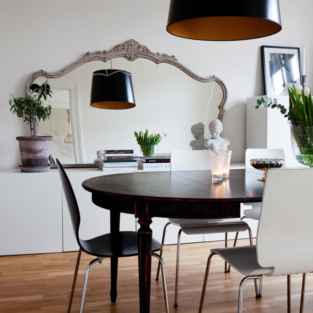 Черная люстра в столовой