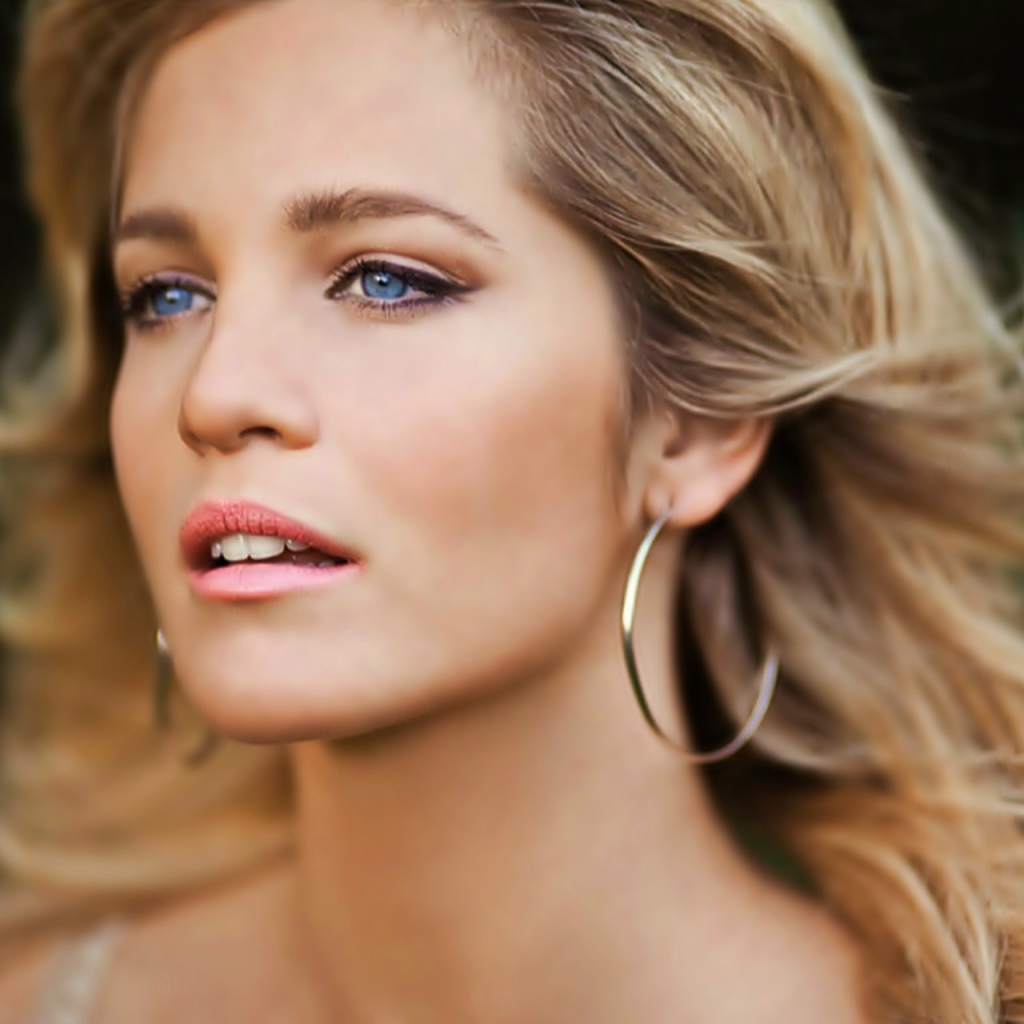 Голубоглазая модель Лиз Солари