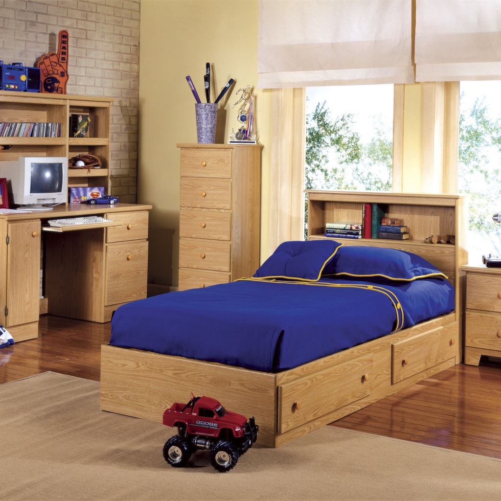 Голубая постель в детской комнате