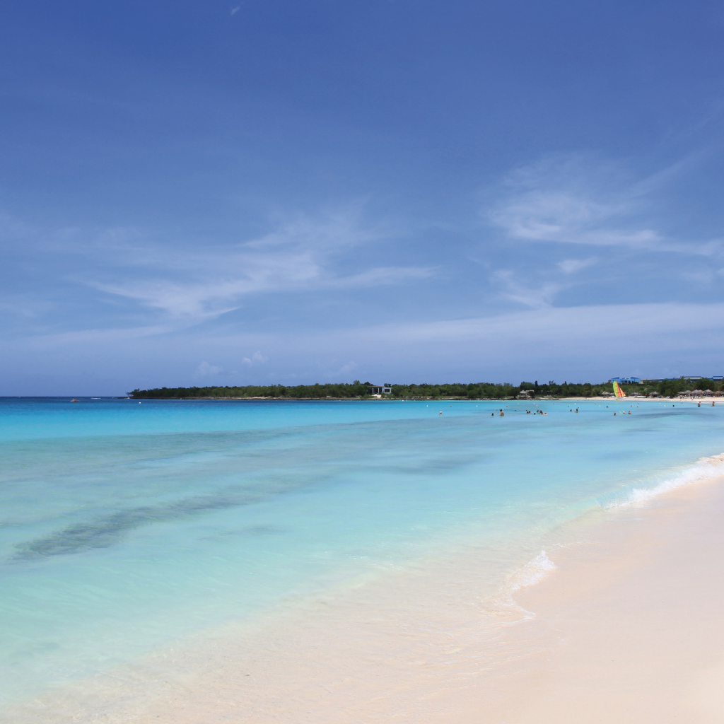 Голубая лагуна на курорте Гуардалавака, Куба