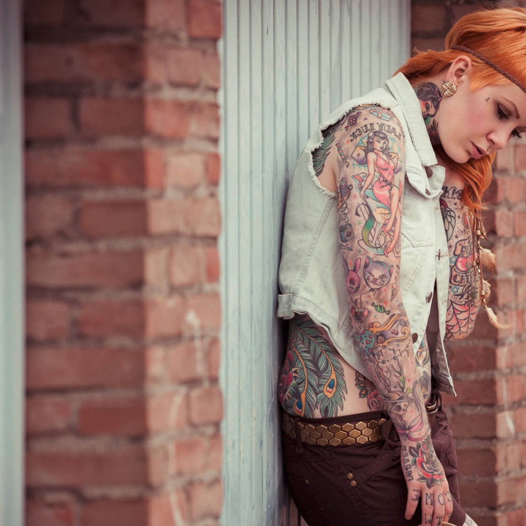 Все тело в татуировках