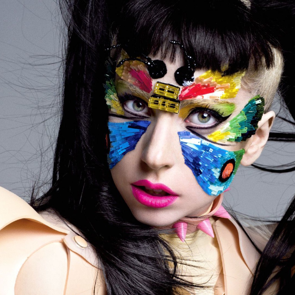 Яркий макияж Леди Гага