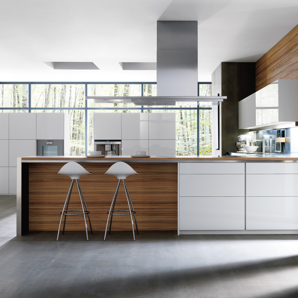 Стулья у стойки в кухне