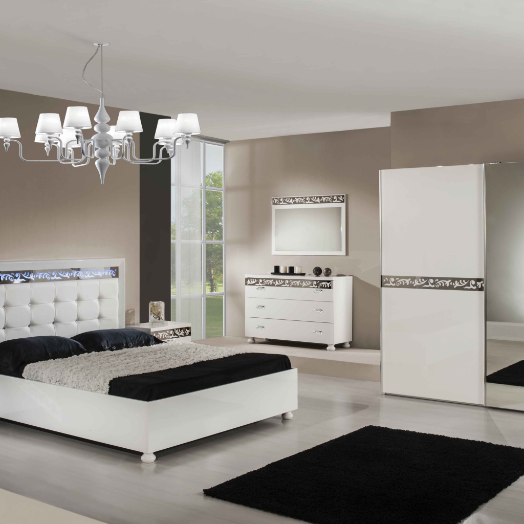 Кремовые стены в спальне