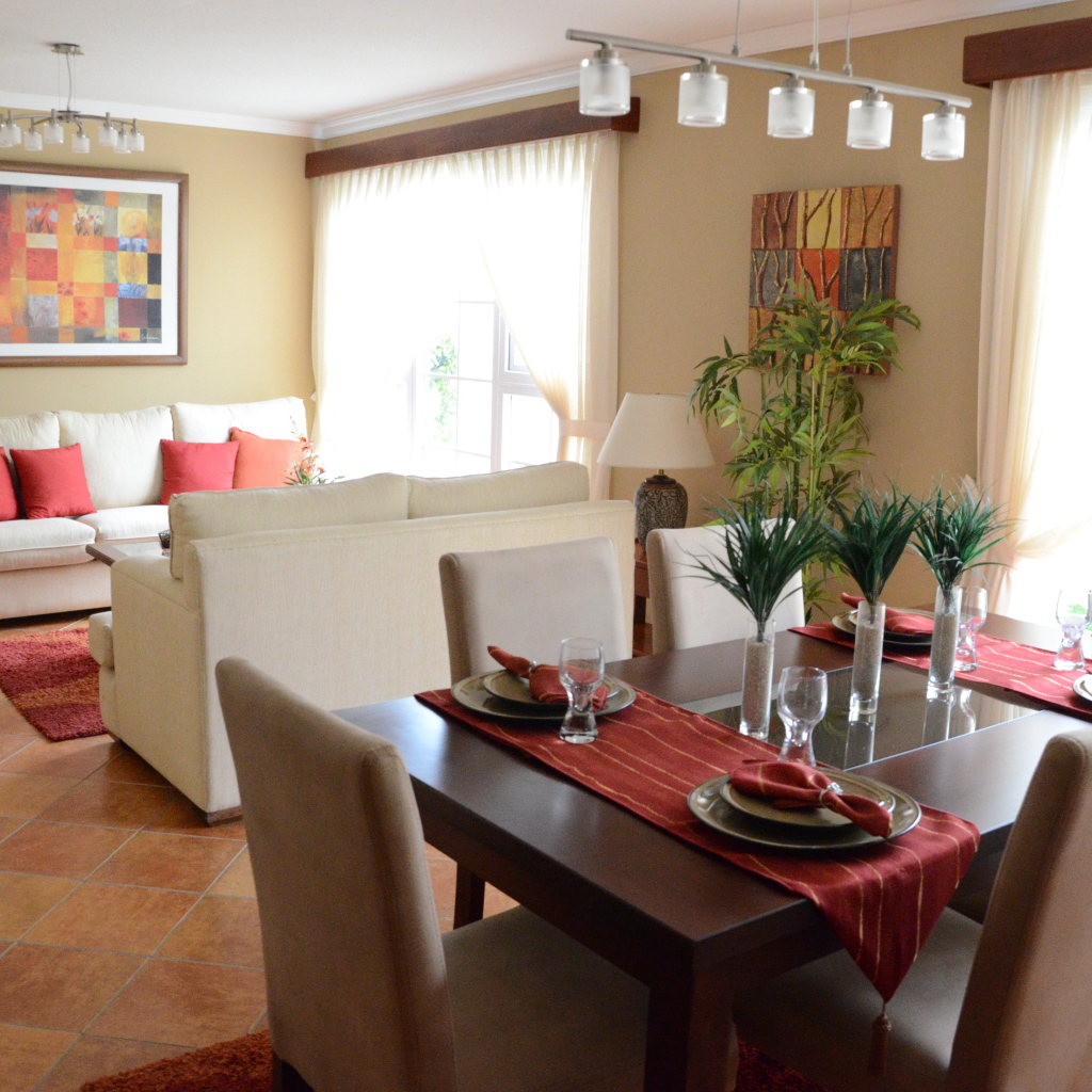 Столовая в большой комнате