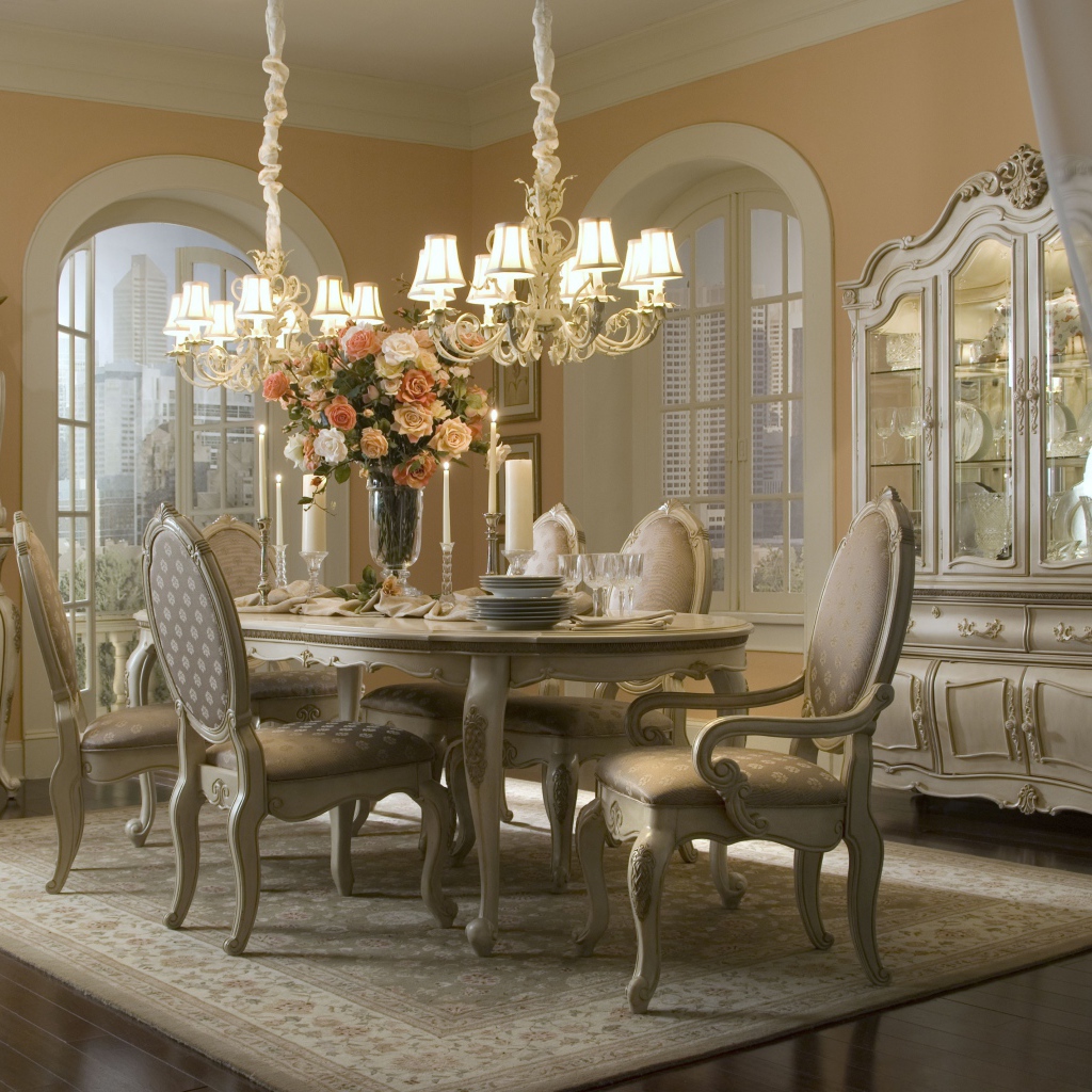 Столовая в старинном дизайне