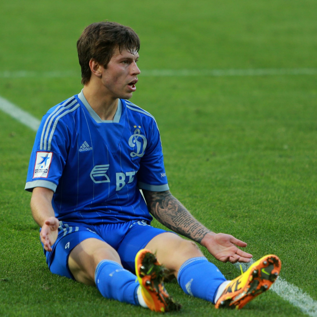 Нападающий Динамо Федор Смолов на поле