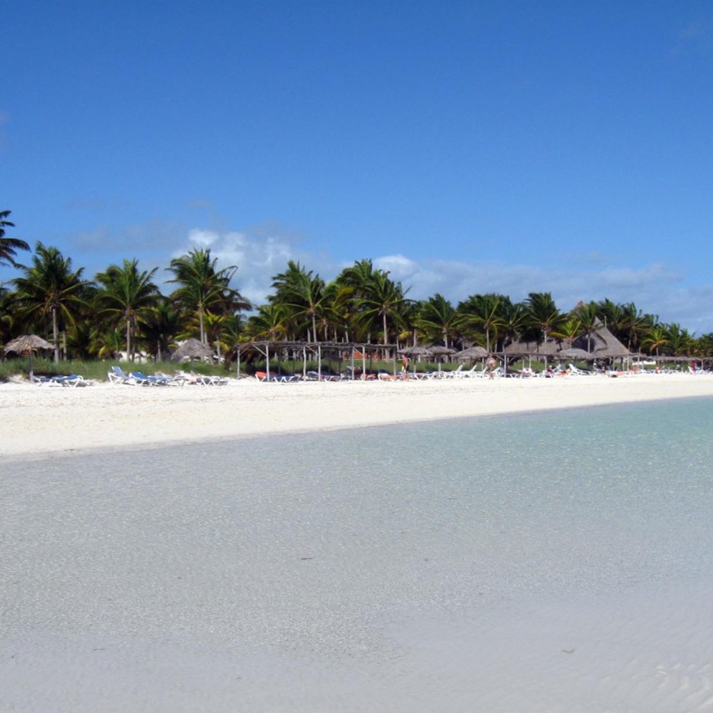 Бескрайний пляж на курорте Кайо Гильермо, Куба