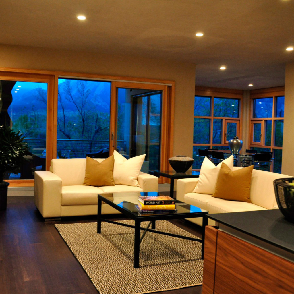 Вечерняя подсветка в гостиной