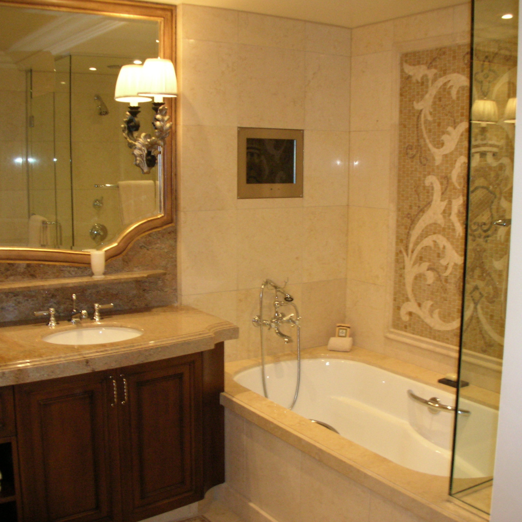 Отличная ванная комната в стиле люкс