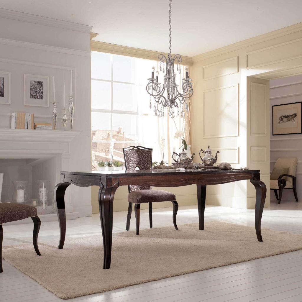 Камин в столовой