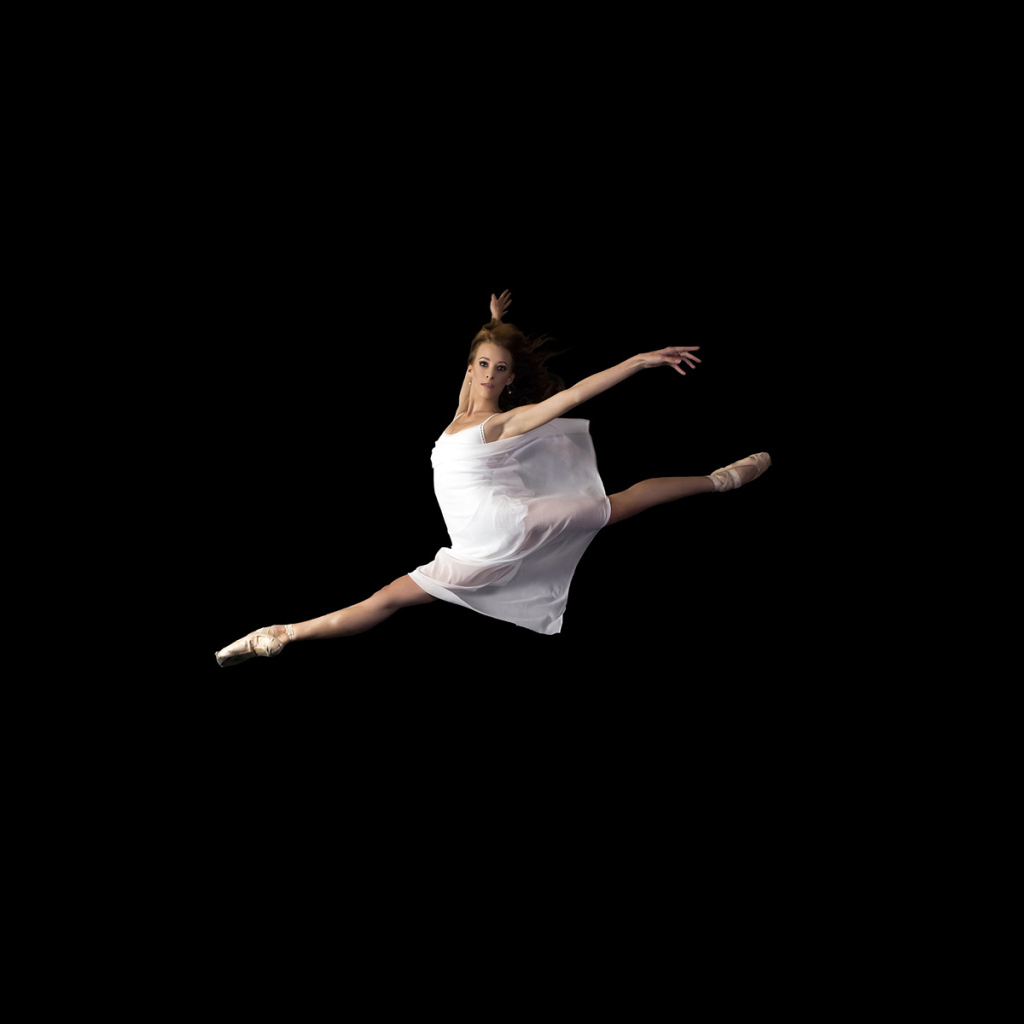 Полет балерины над сценой