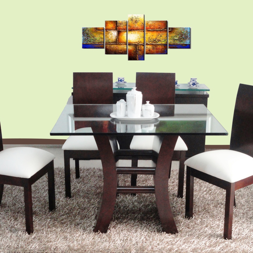 Пушистый ковер в столовой