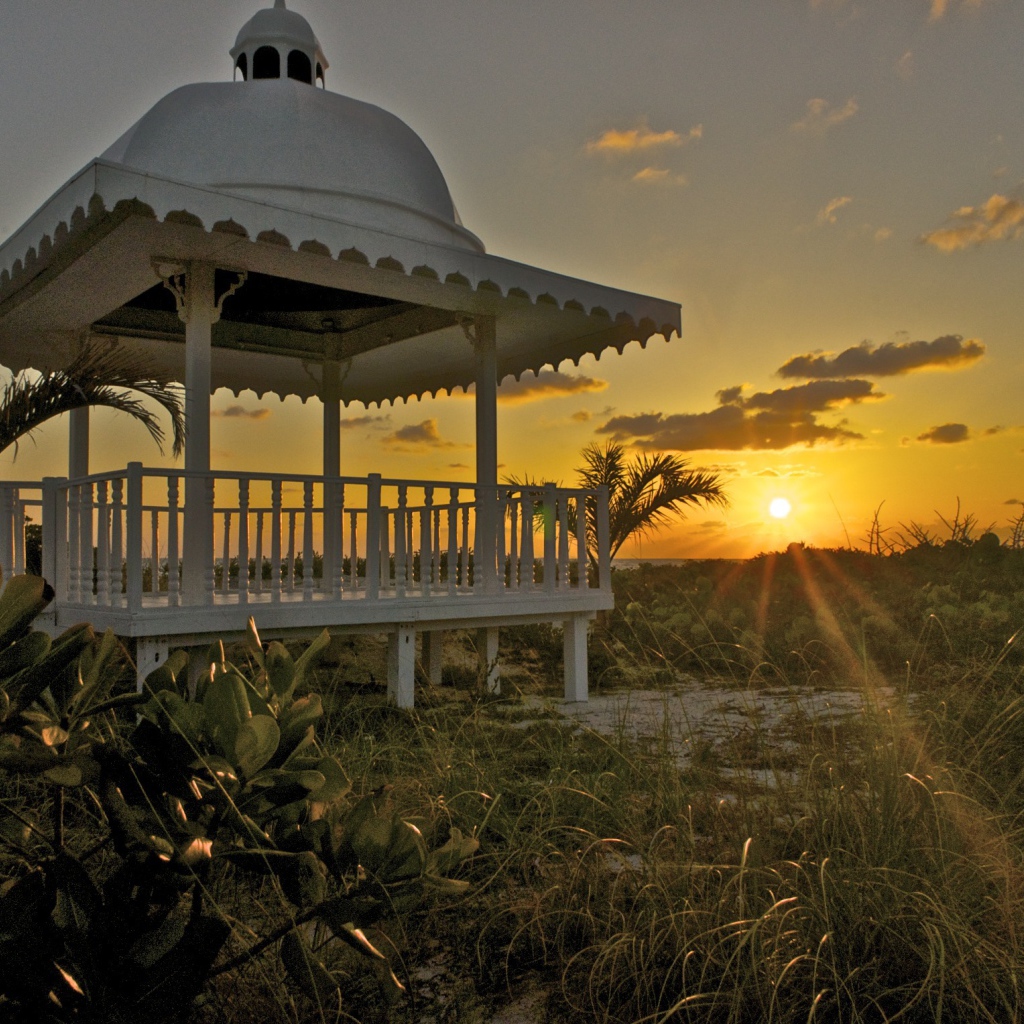 Беседка на побережье на курорте Кайо Санта Мария, Куба