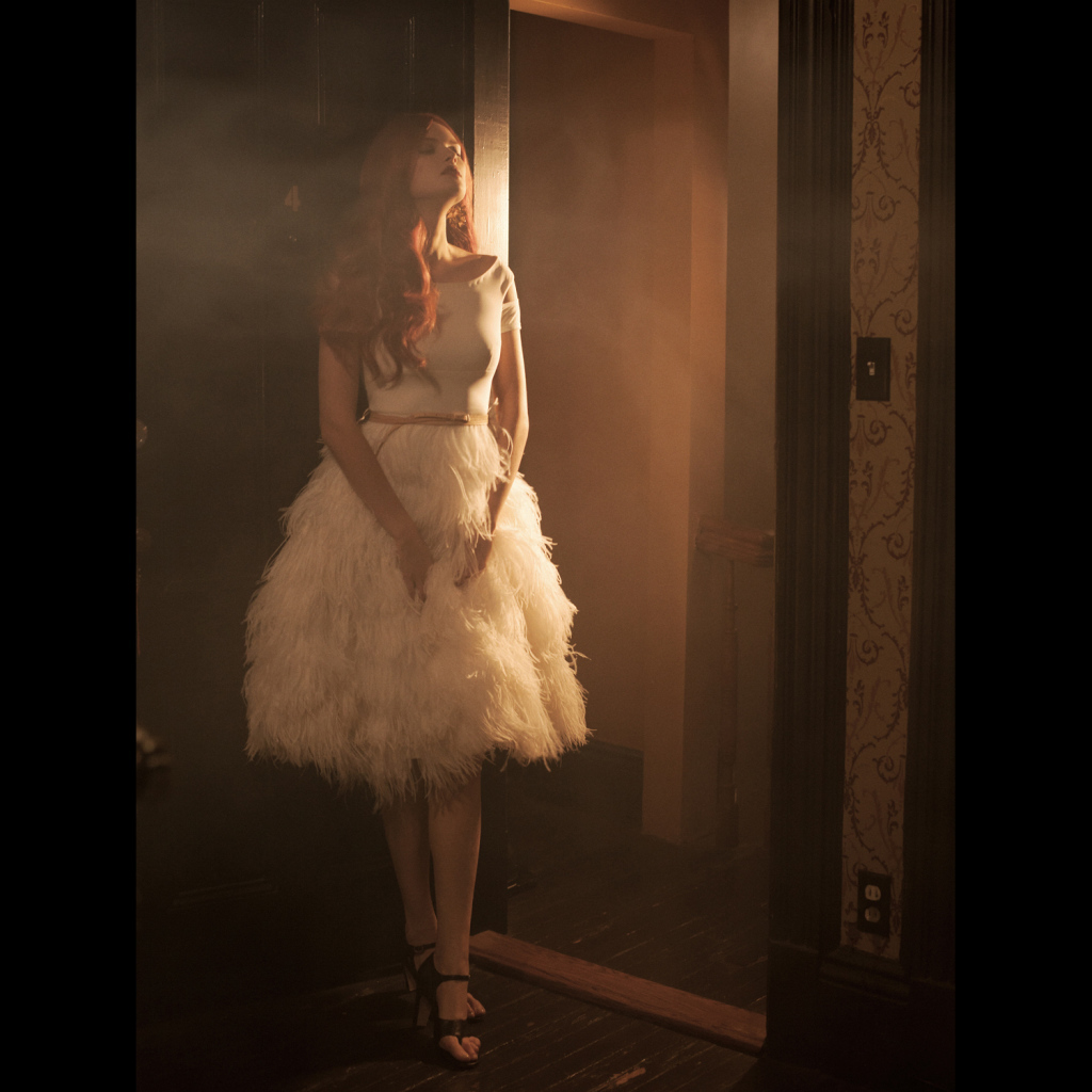 Девушка в белом красивом платье