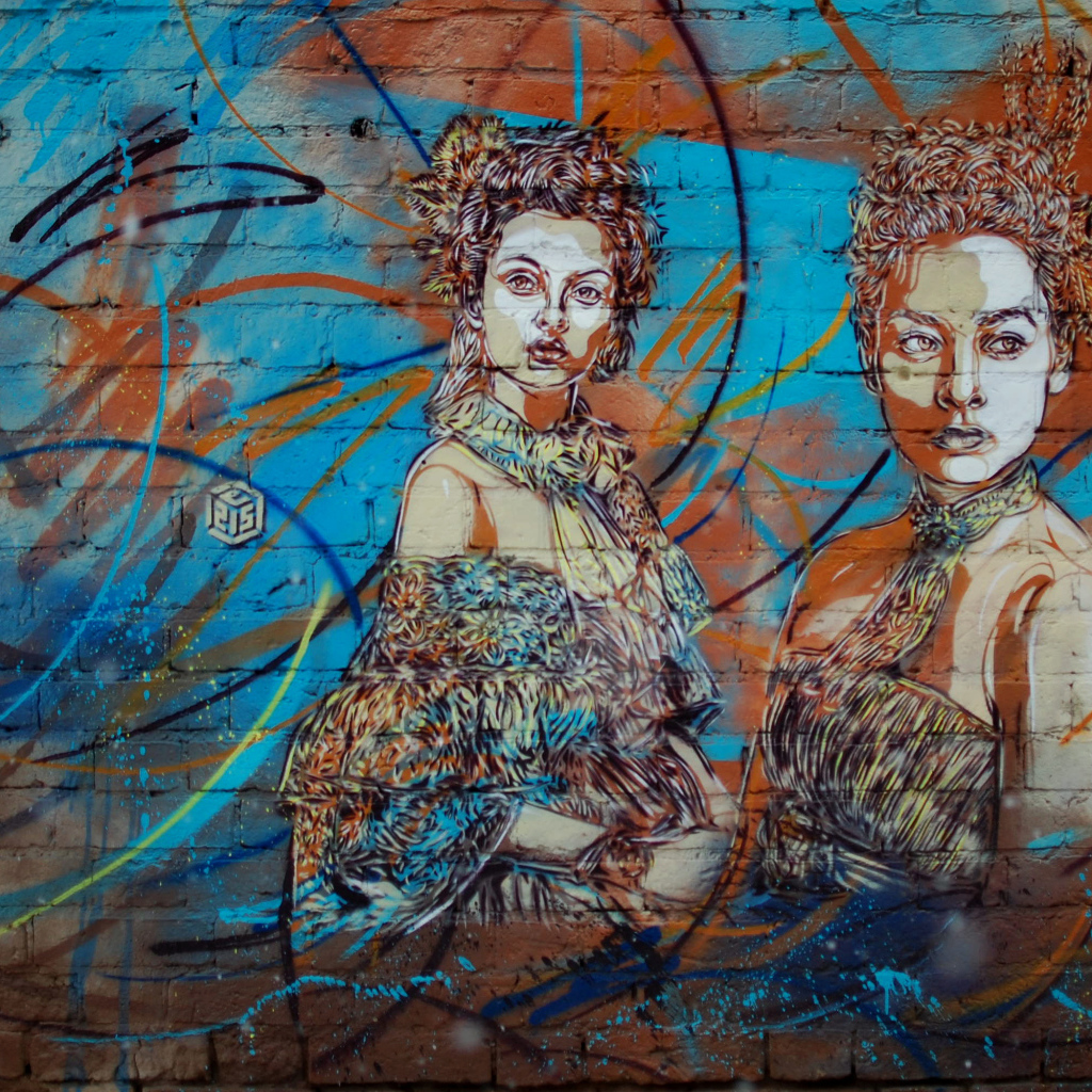 Граффити, две женщины