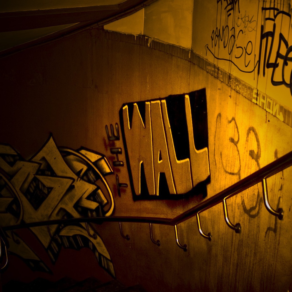 Граффити у лестницы