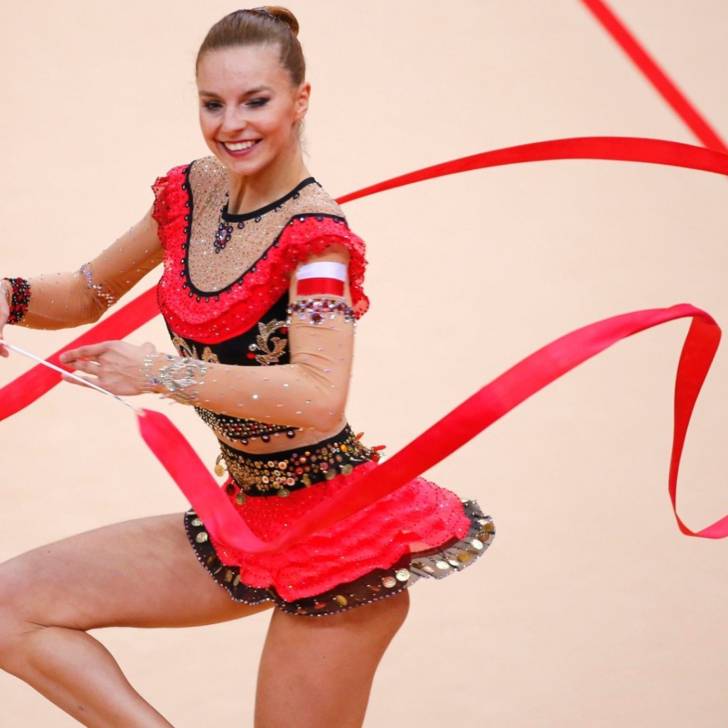 Гимнастка с лентой