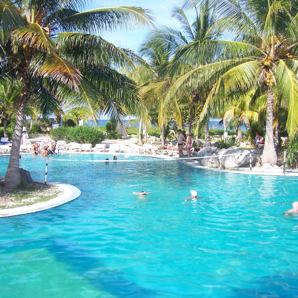 Бассейн в отеле на курорте Кайо Коко, Куба