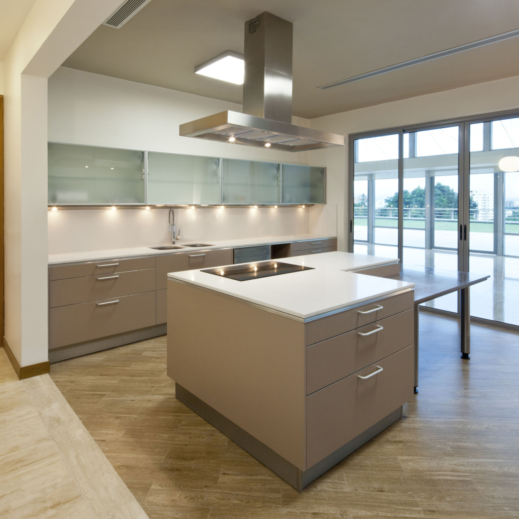 Кухня с панорамными окнами