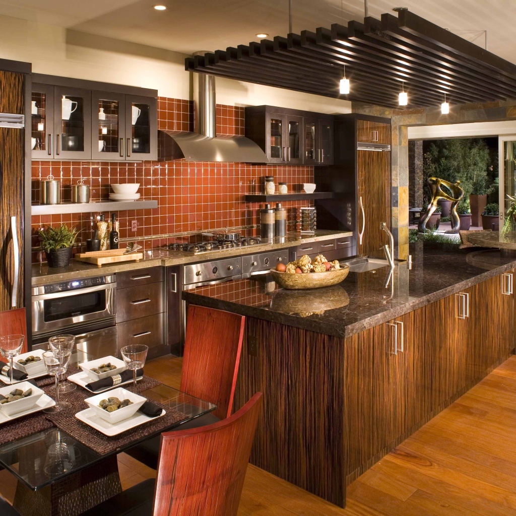 Ламинат на полу в кухне