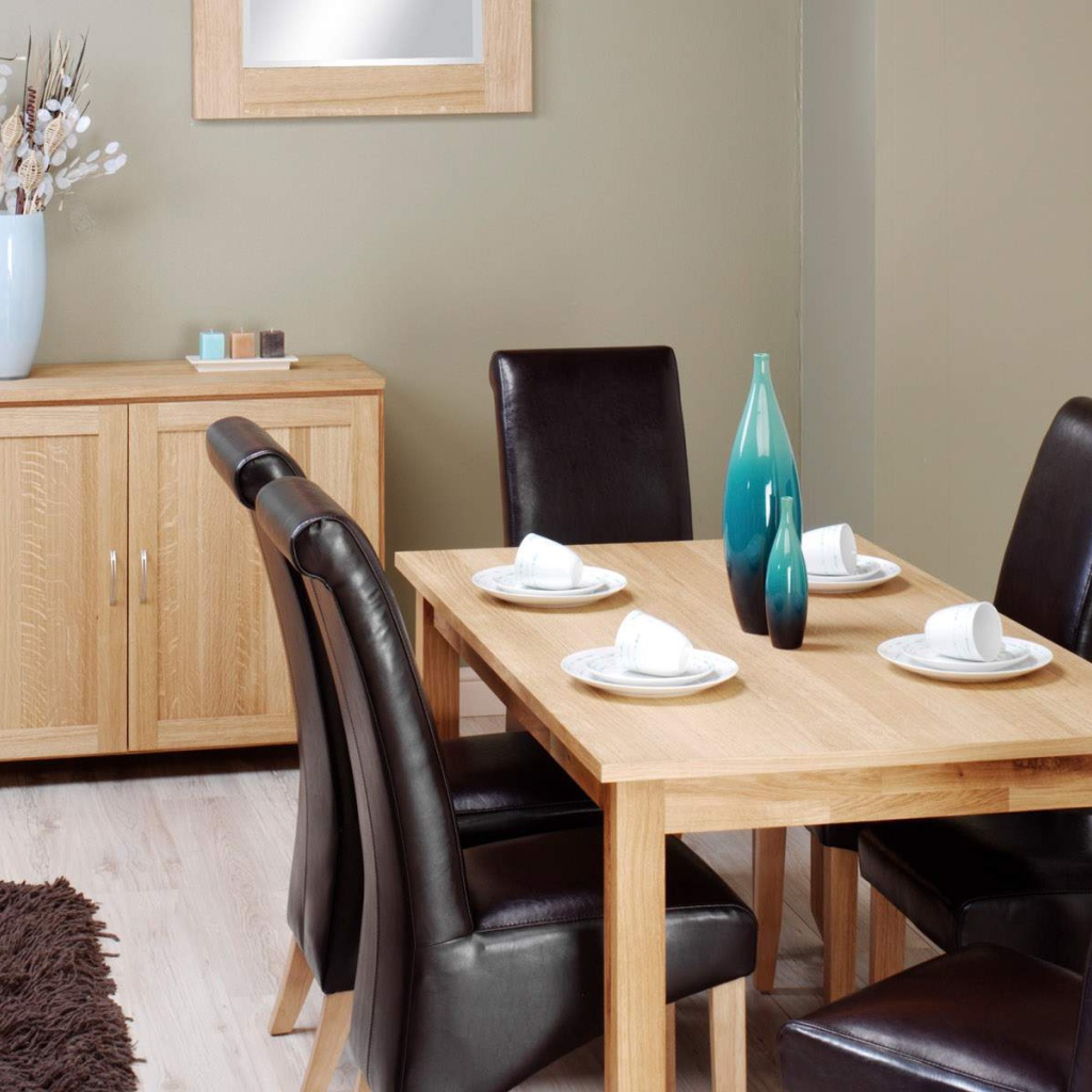 Кожаные стулья в столовой