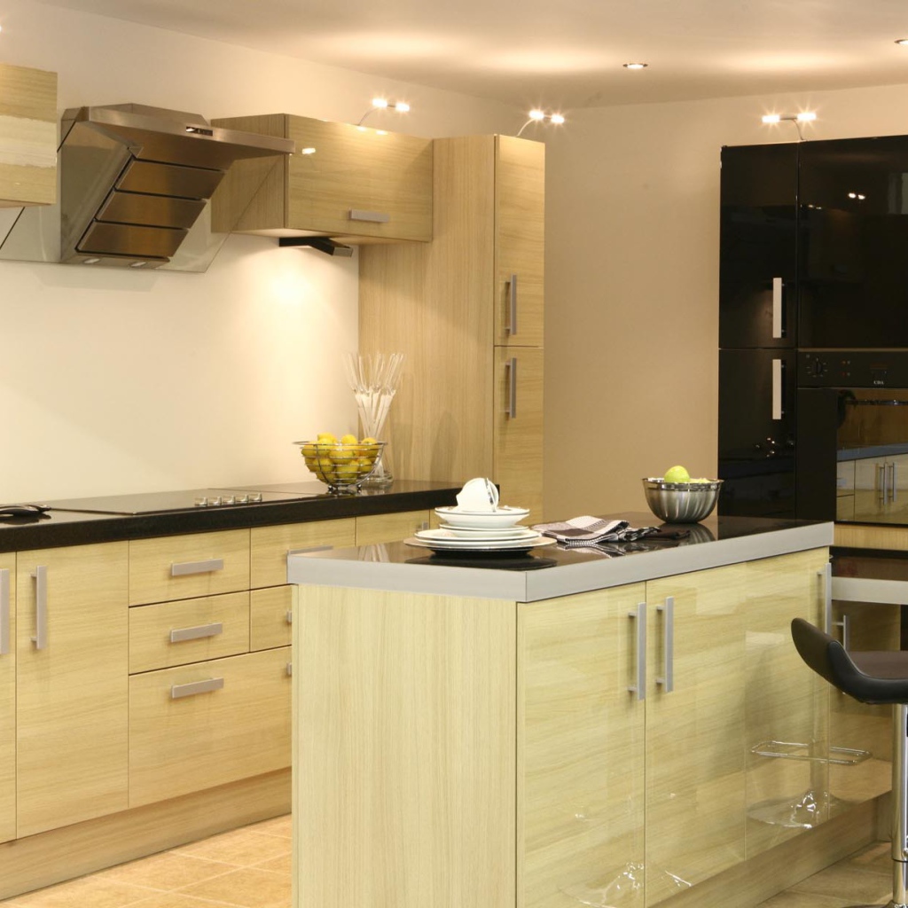 Светлая мебель на кухне