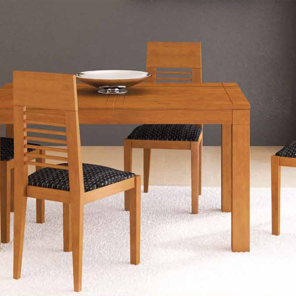 Светлая деревянная мебель в столовой