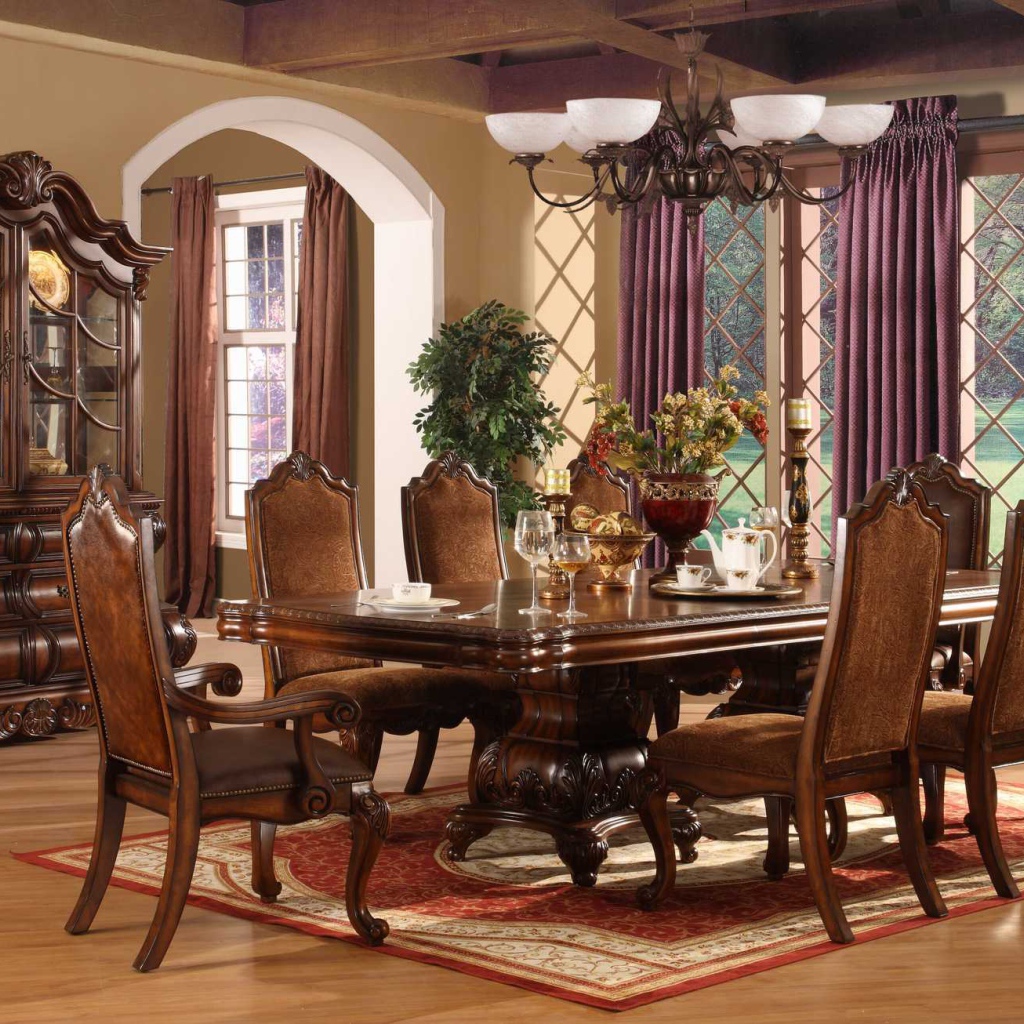 Роскошная мебель в столовой