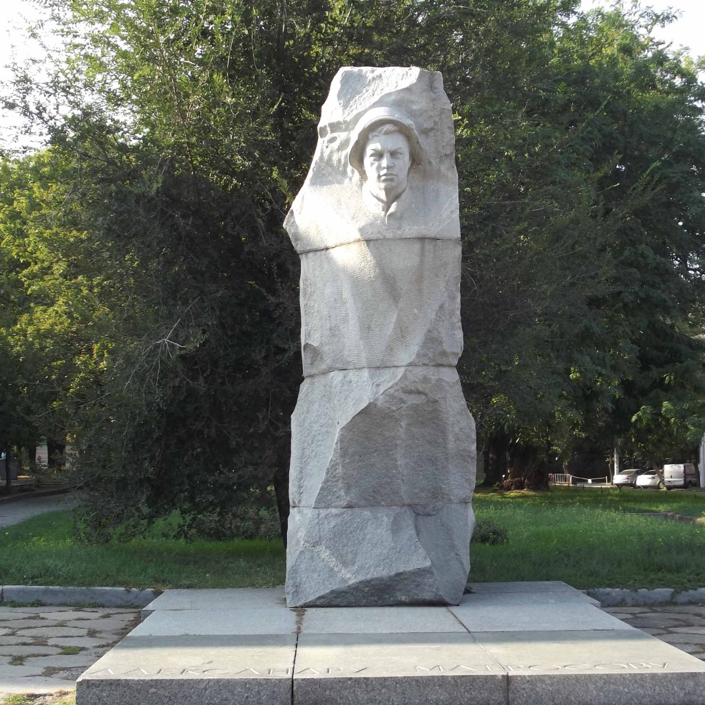 Памятник Александру Матросову Днепропетровск