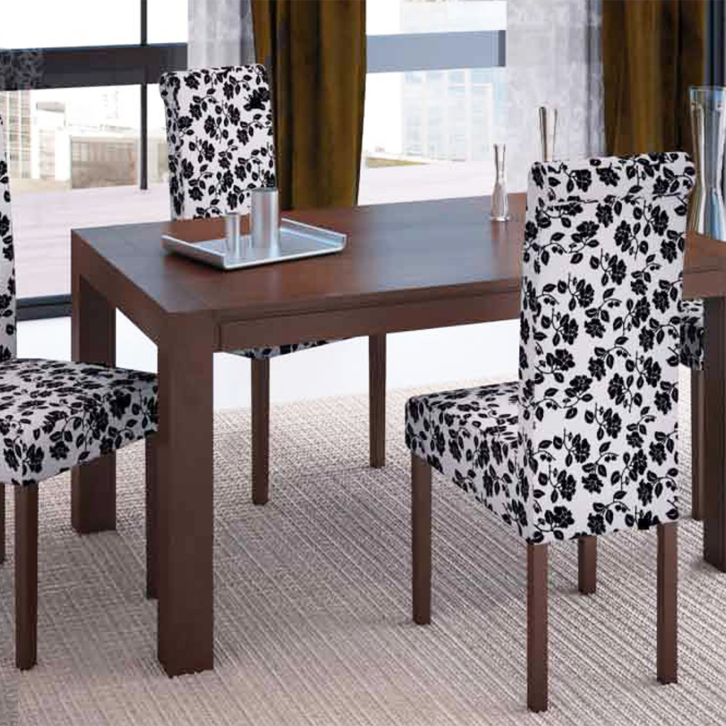 Пестрая мебель в столовой