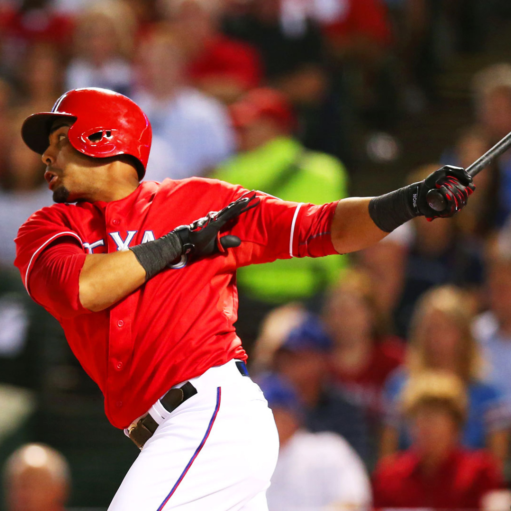 Нельсон Круз с бейсбольной битой