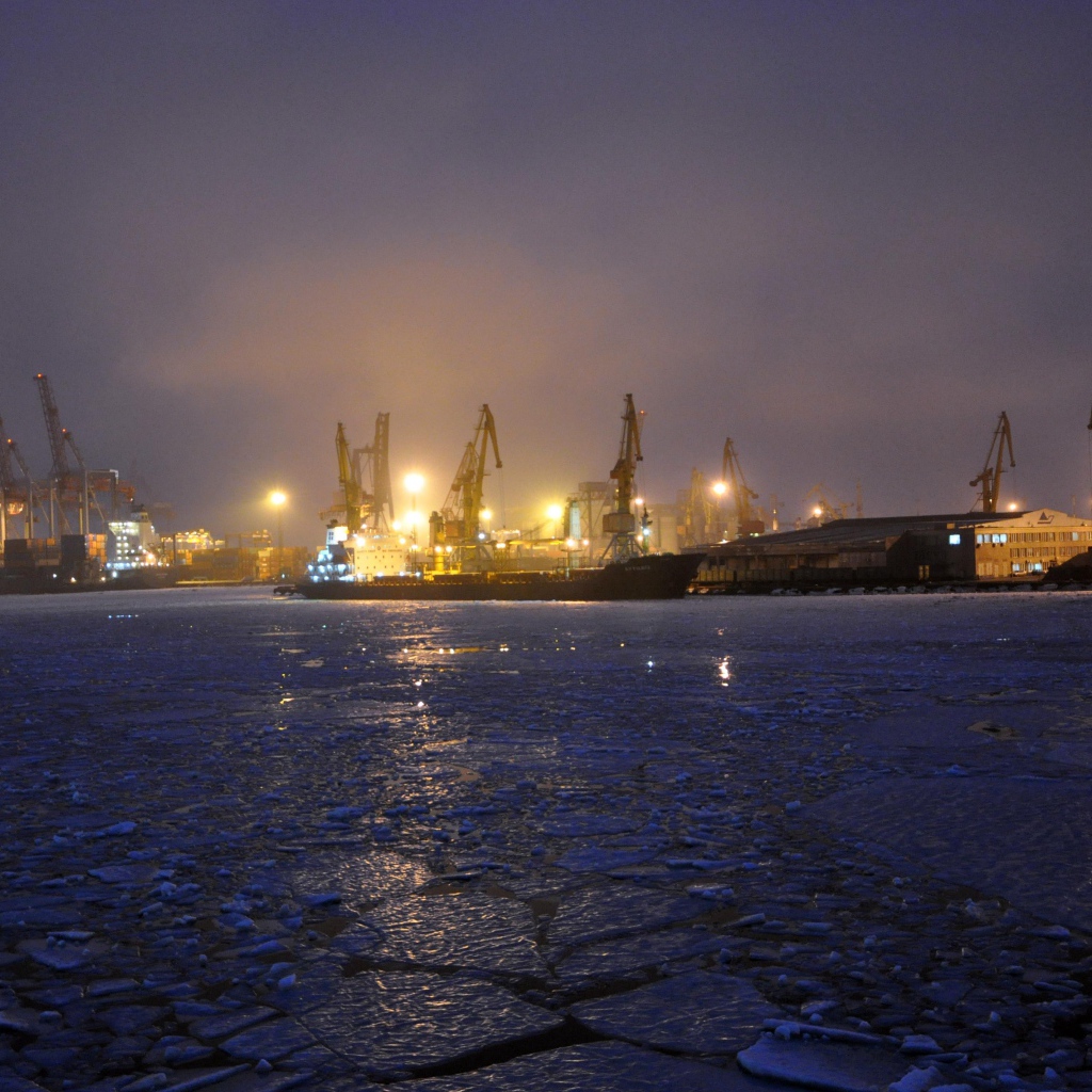 Одесский порт вечером