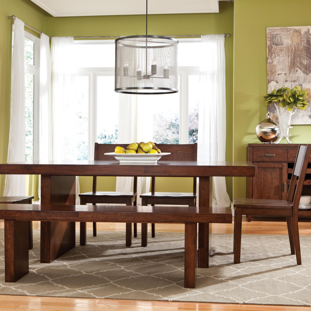 Оливковые стены в столовой