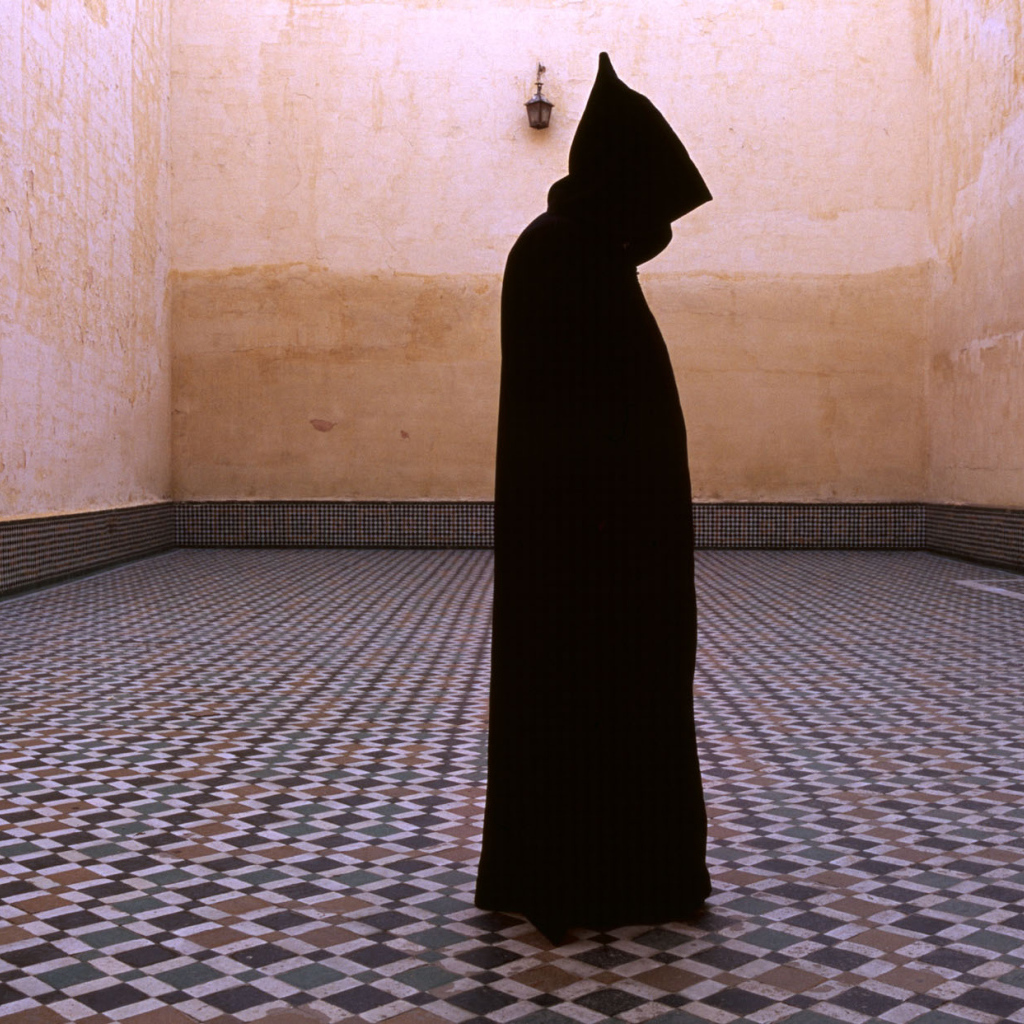 Фотография Женщина в черном