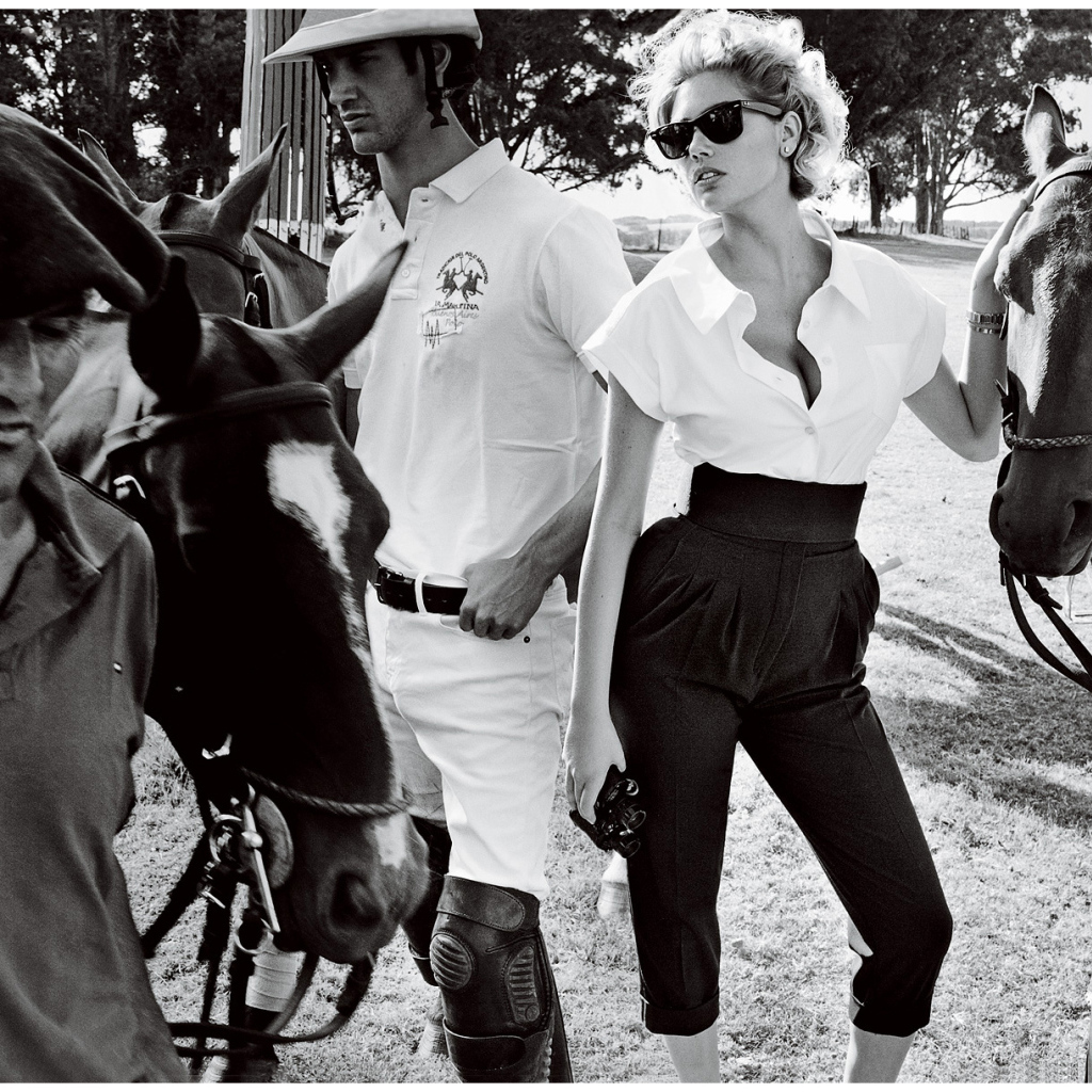 Фотография девушка с лошадьми