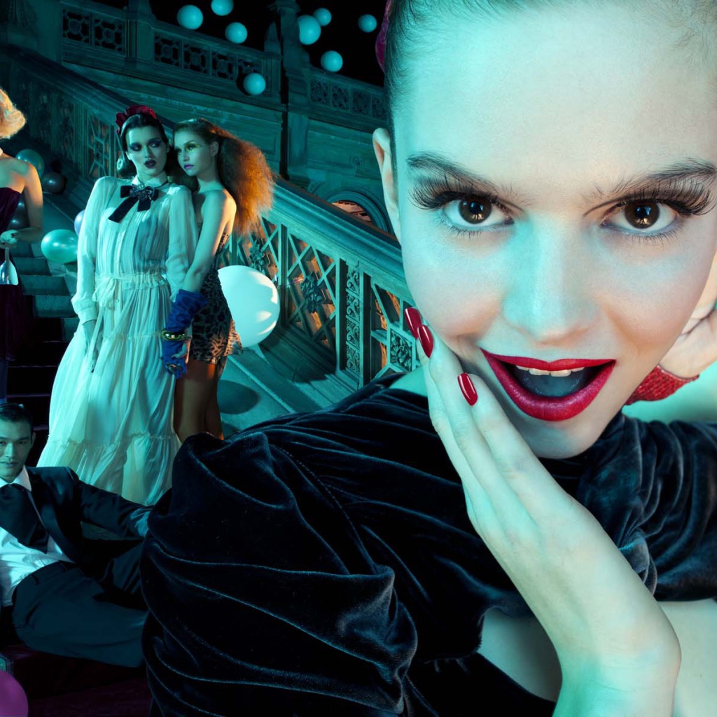 Фотография девушки веселятся