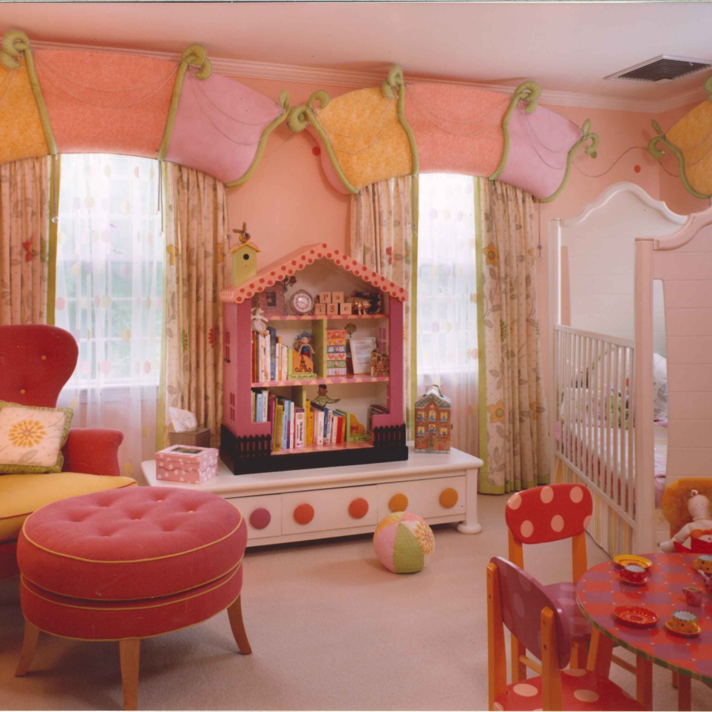 Розовые стены в детской