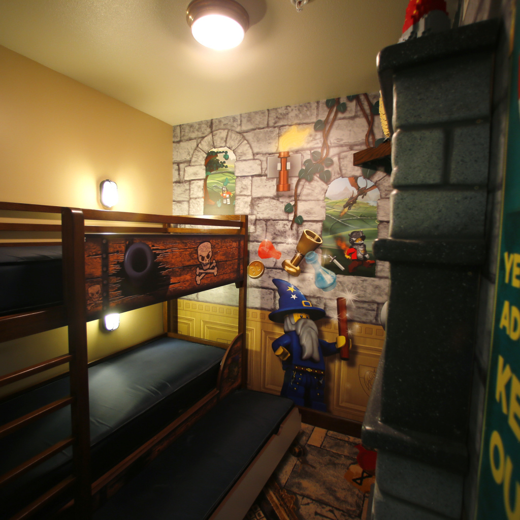 Пиратский корабль в детской