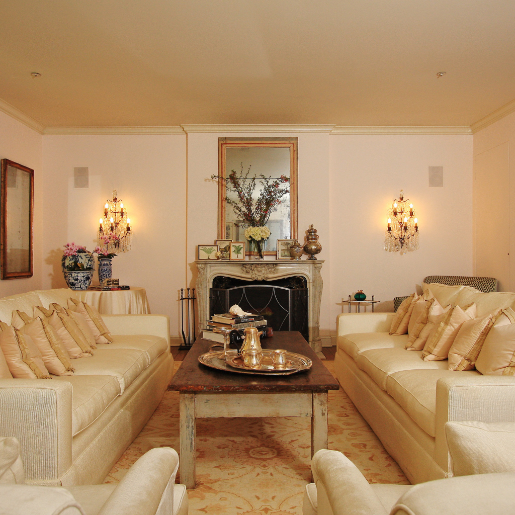 Роскошные диваны в гостиной