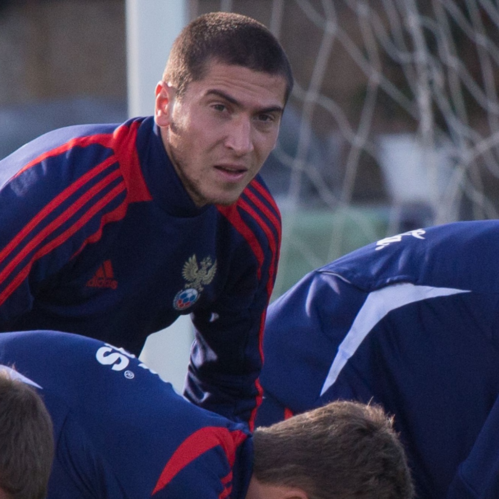 Полузащитник сборной России Алексей Ионов на тренировке