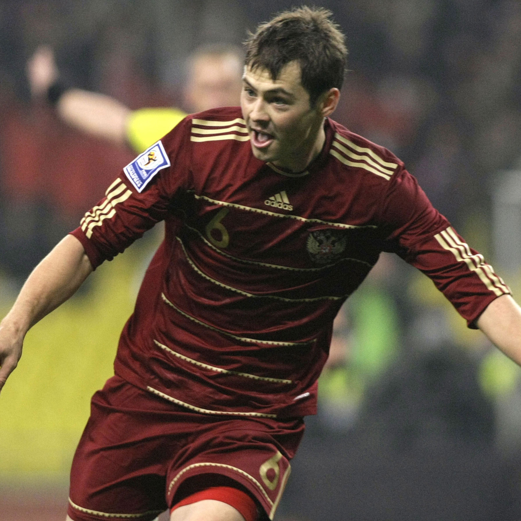 Игрок сборной России Динияр Билялетдинов на поле