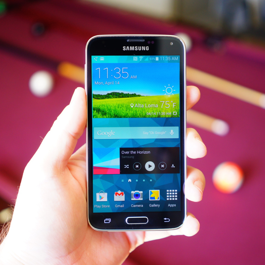 Samsung Galaxy S5 в руке