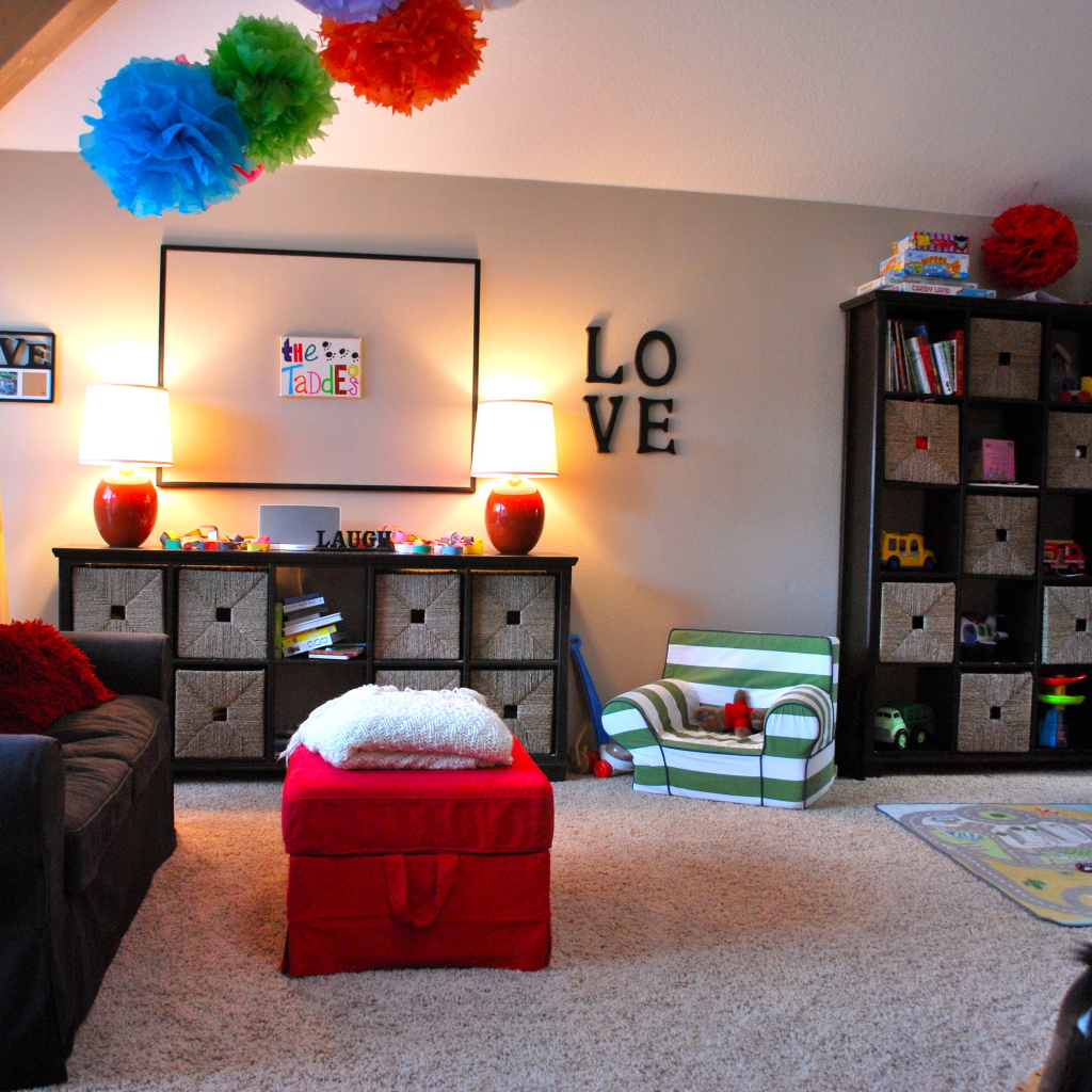Диван в детской комнате