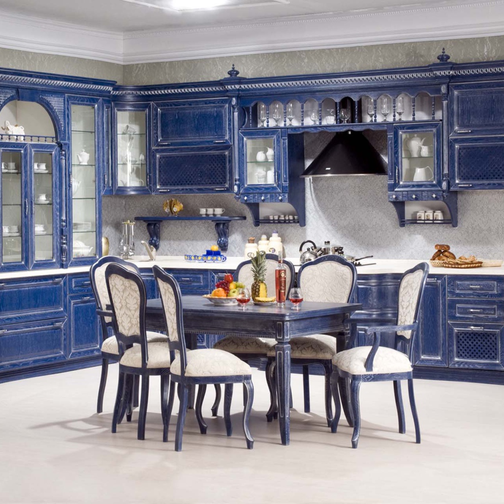 Просторная синяя кухня