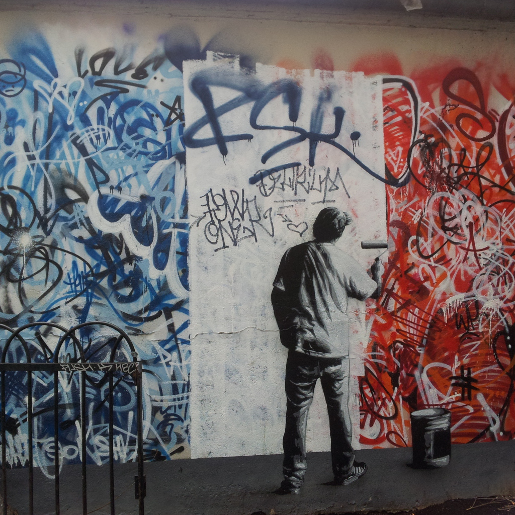 Уличный художник нарисован на стене